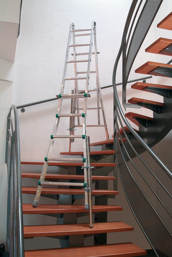 Escabeau-escalier – Layher: avec mise à niveau, accès des deux