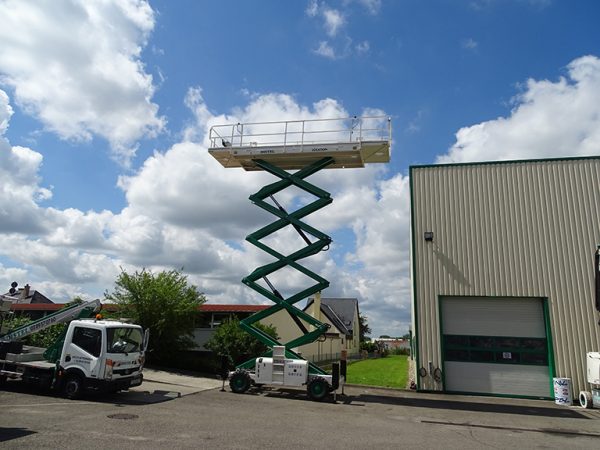 location nacelle automotrice, location plate-forme ciseau diesel, nacelle à ciseaux, plate-forme ciseau diesel