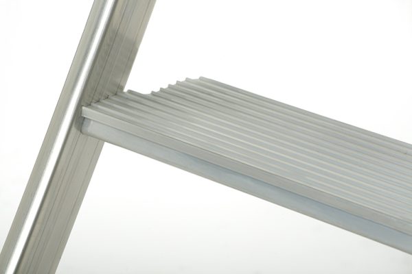Escabeaux DISTEL : Marche monoblocs de 120 mm à rainures profondes